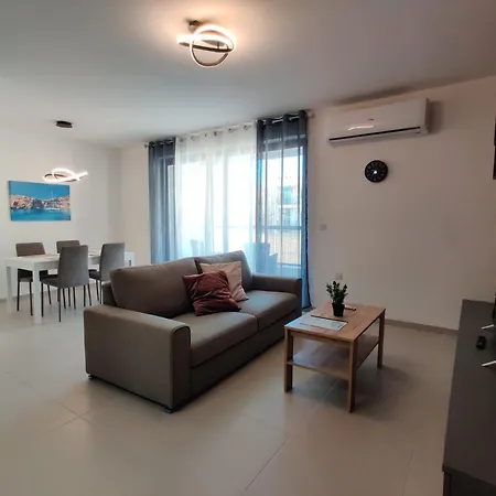 Red Rush Apartment *